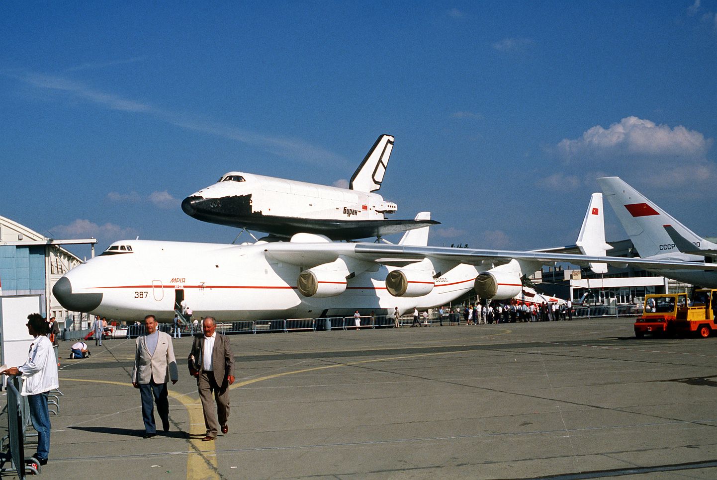 An-225 kosmosesüstikuga.