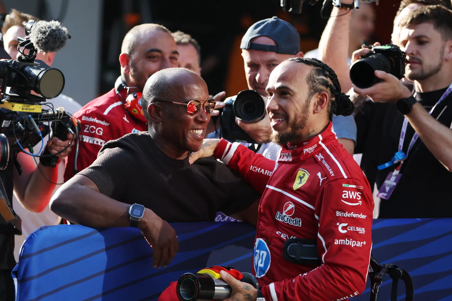 Isa Anthony Hamilton (vasakul) ja Lewis Hamilton Hiina GP-l.