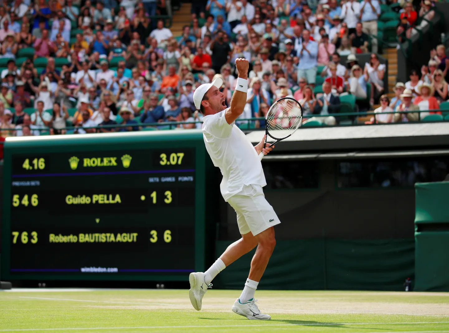 Bautista-Agut punkti tähistamas