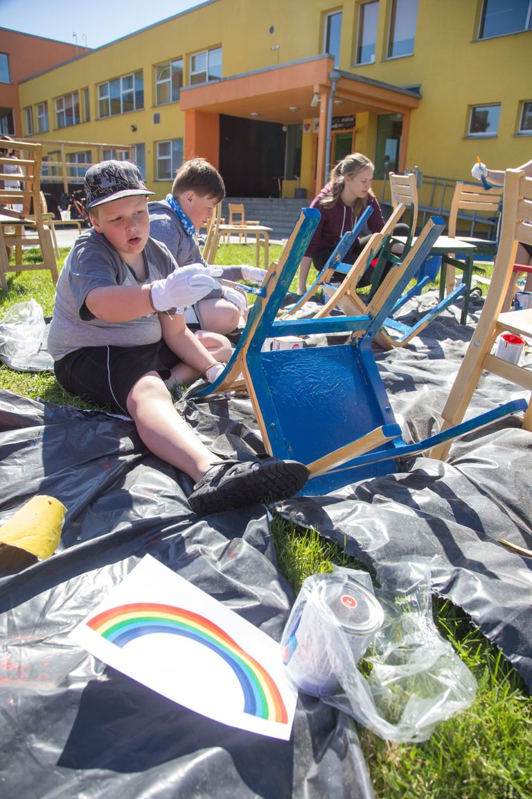 Talgupäev Järvamaal, arvamusfestivali toolide värvimine