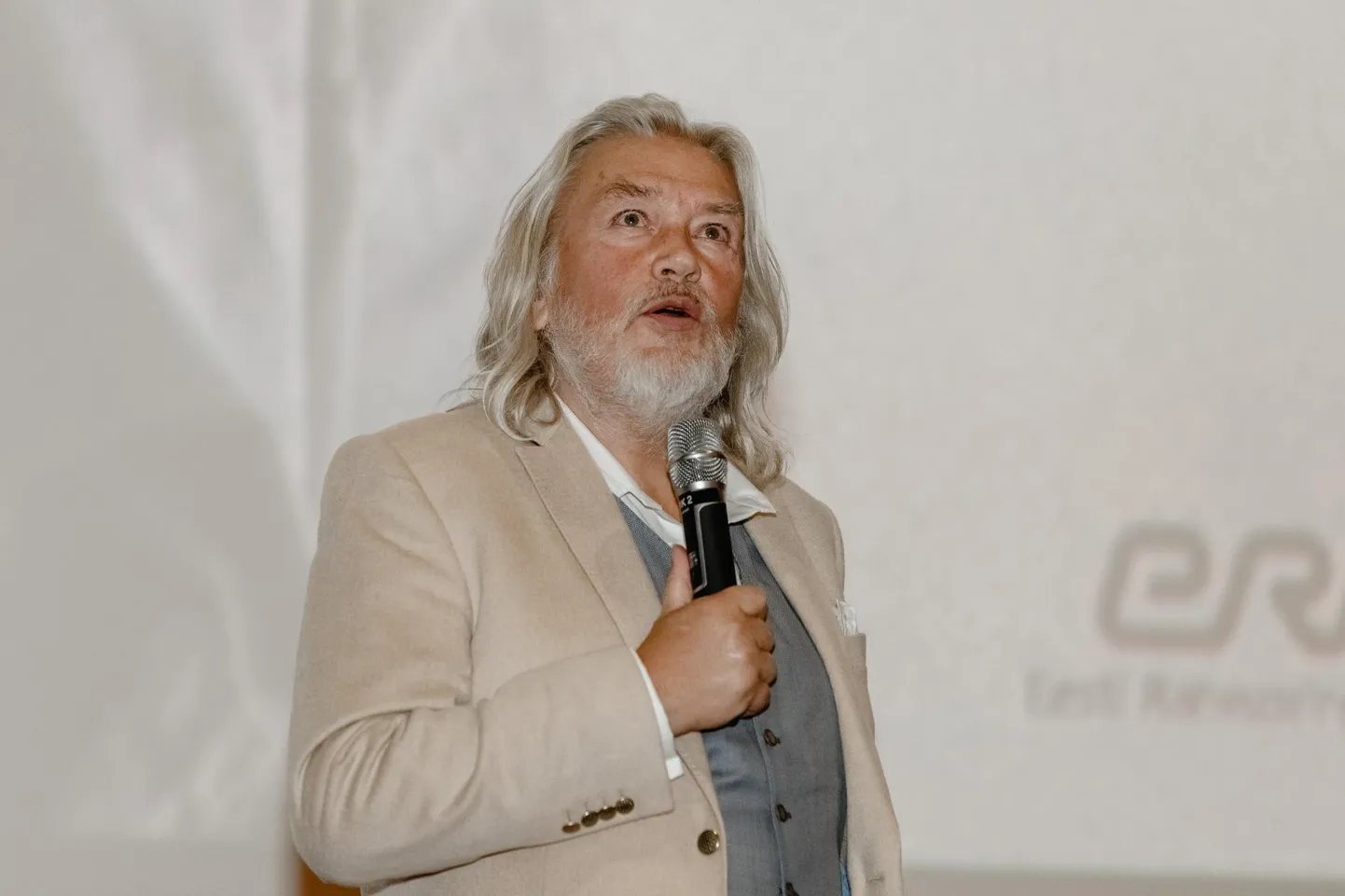 Tõnis Mägi filmi esilinastusel