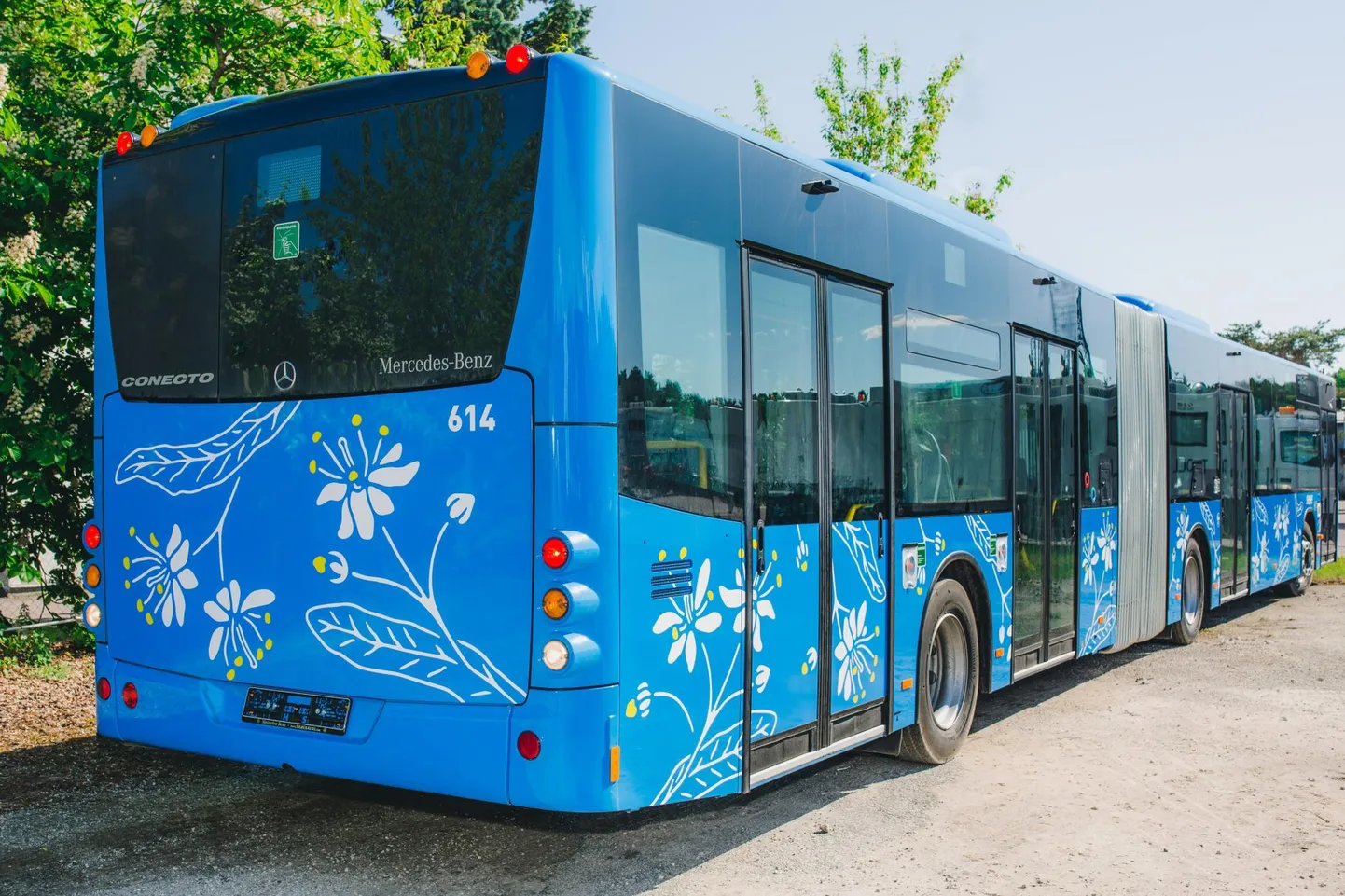 Pärnu liinibussis kukkunud mees sai viga.