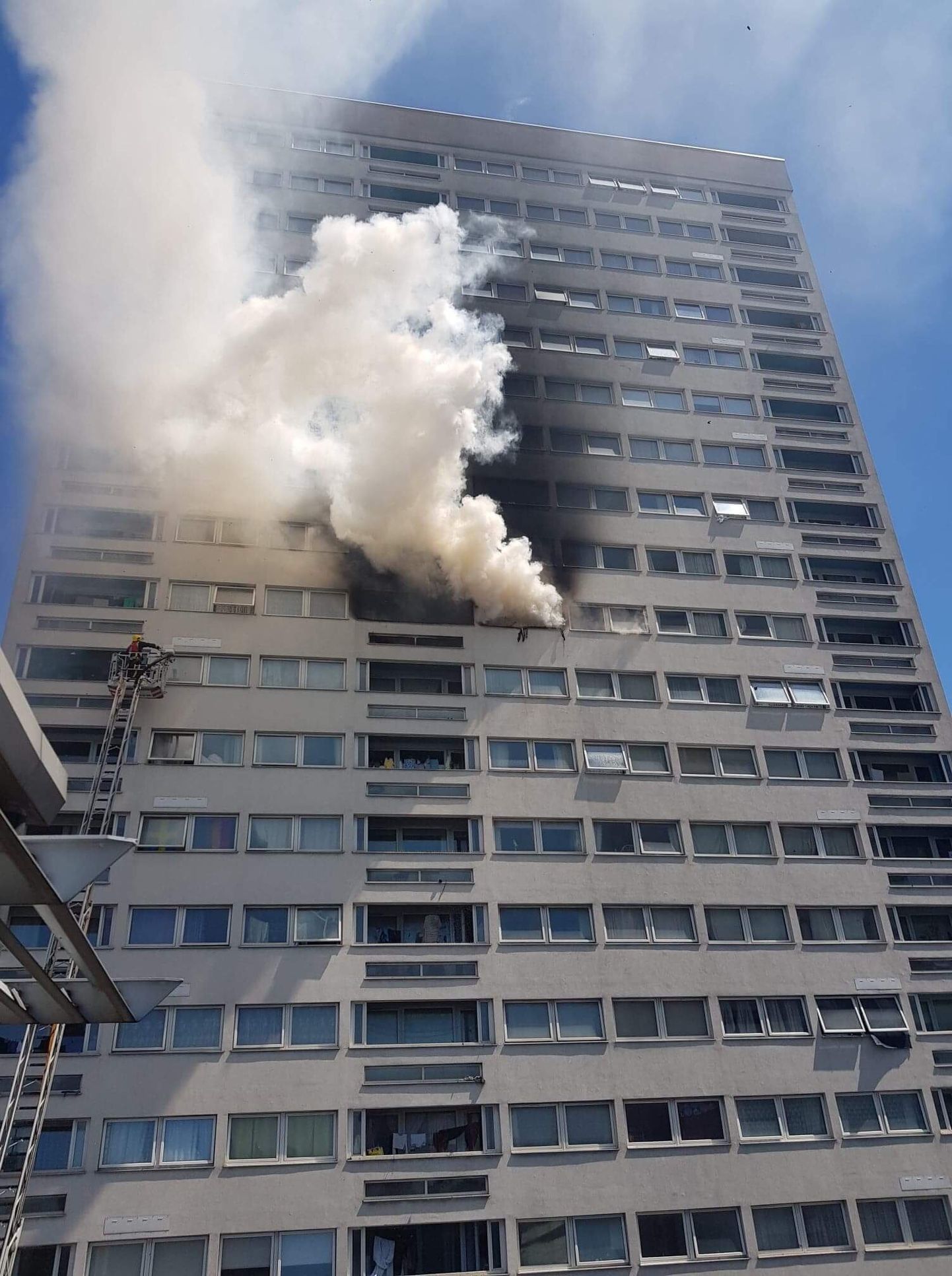 Пожар в лондонском небоскребе.
