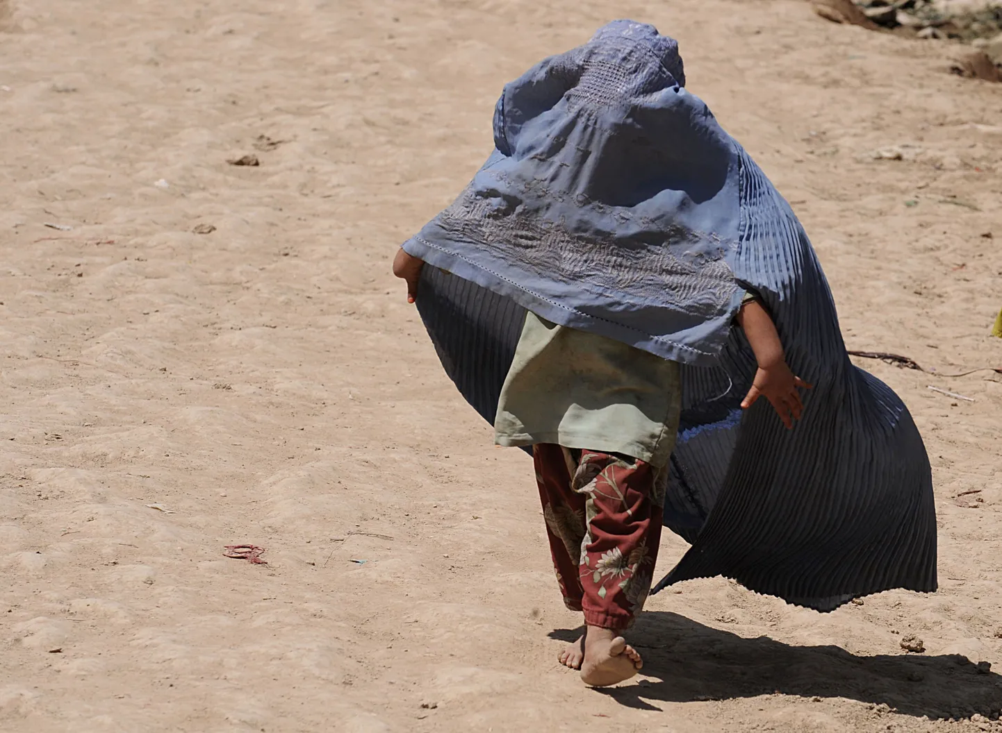 Burkas Helmandi tüdruk.