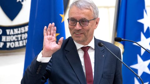 SAMM ÜHISRAHA SUUNAS ⟩ Tšehhi valitsus nimetas eurole ülemineku voliniku