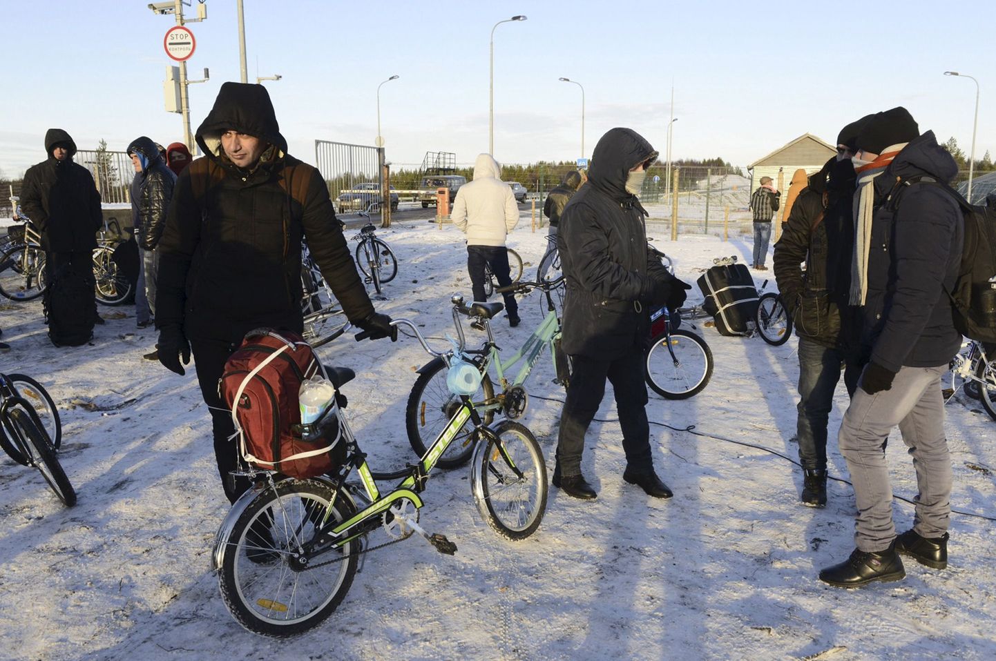 Мигранты на российско-финляндской границе.