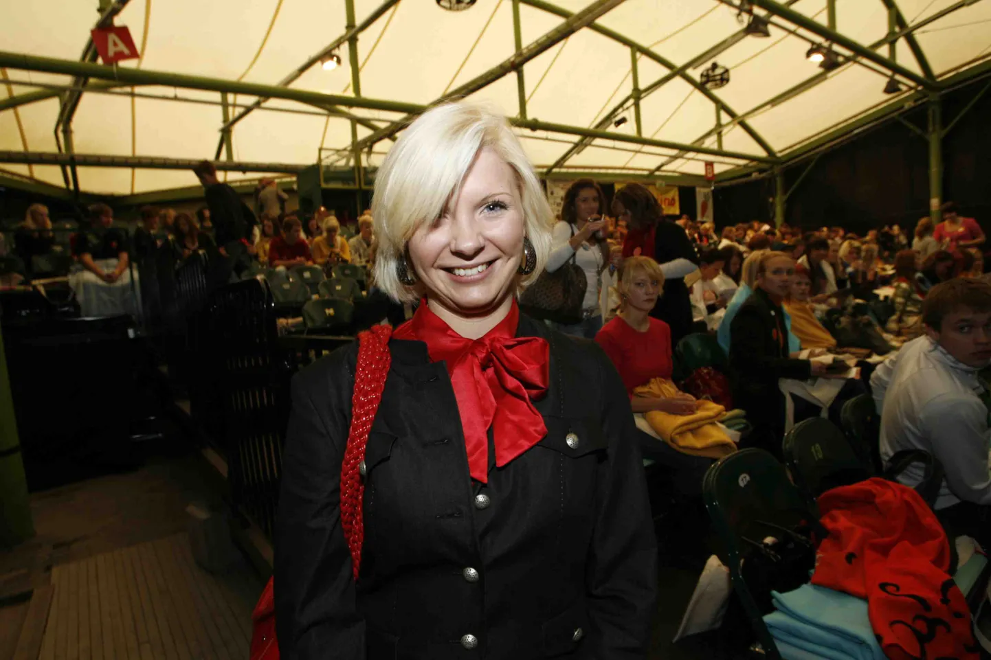 Noortekonverentsi Lahe koolipäev 2009 alustas rongkäik läbi vanalinna. Pildil Hea eeskuju 2009 - Reili Rand Hiiumaalt.