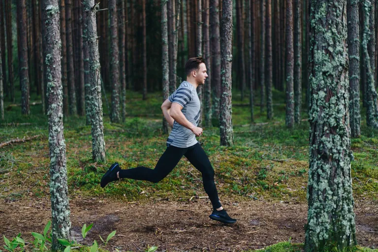 Terve inimene võiks käia värskes õhus liikumas.