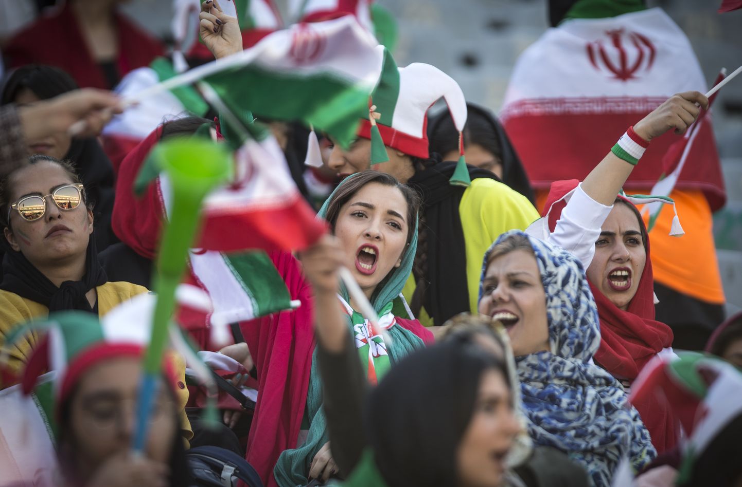 Болельщицы сборной Ирана на матче против Камбоджи