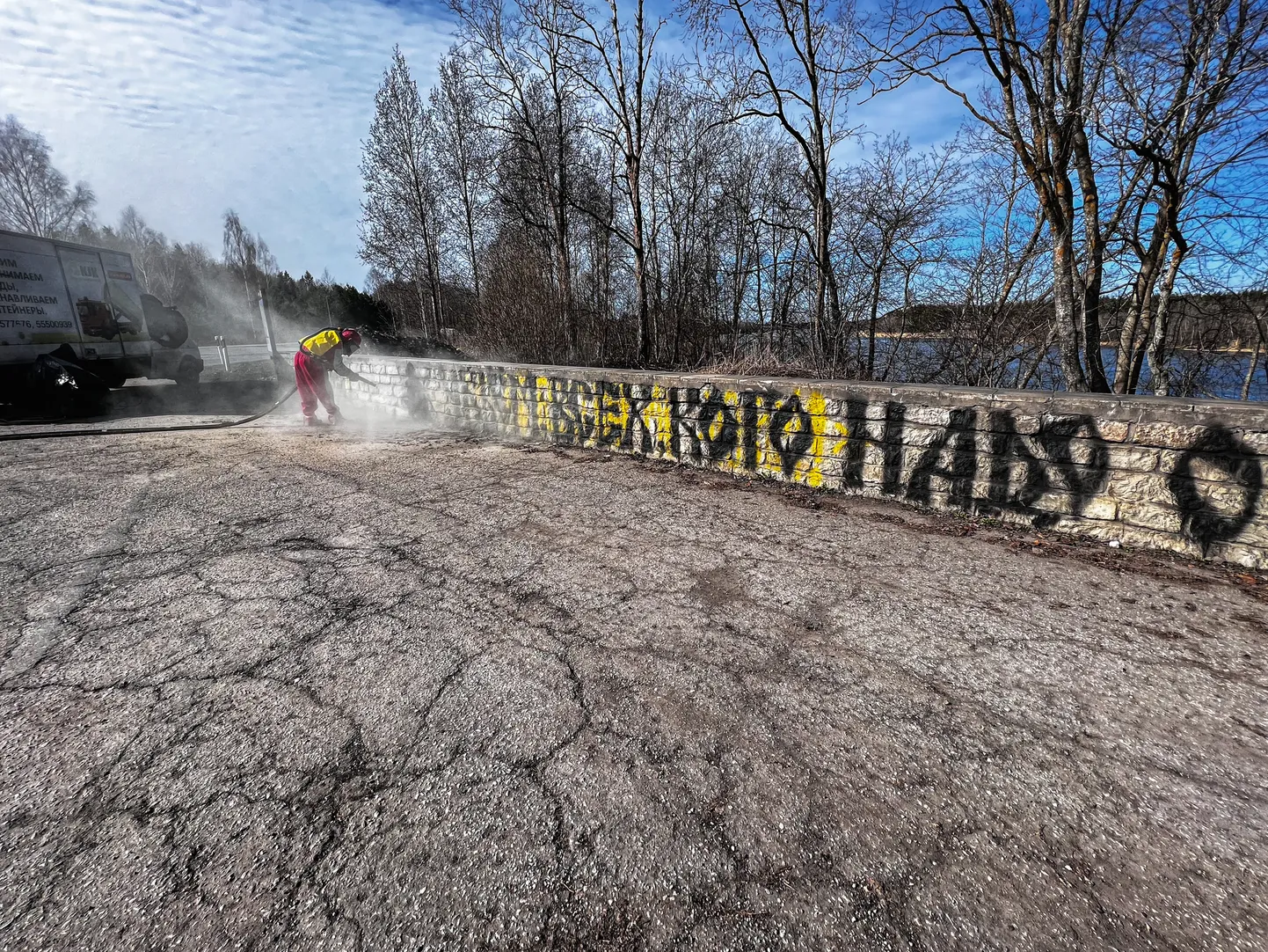 Grafiti eemaldamine liivapritsiga.