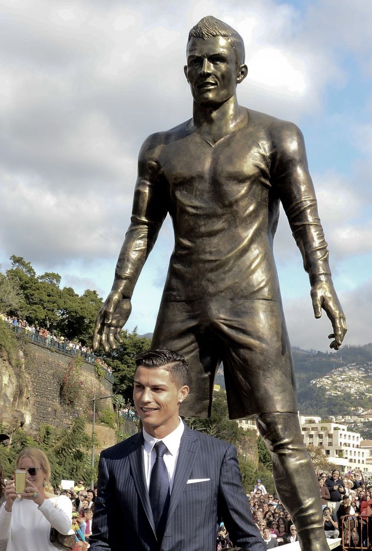 Cristiano Ronaldo 2014. aastal oma kuju avamisel.