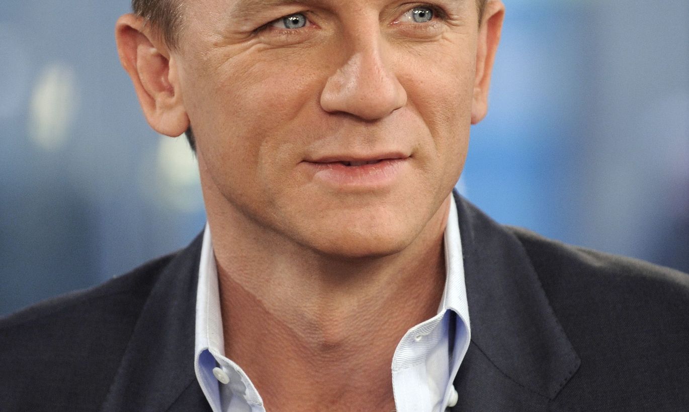 Why Daniel Craig Sucks As James Bond