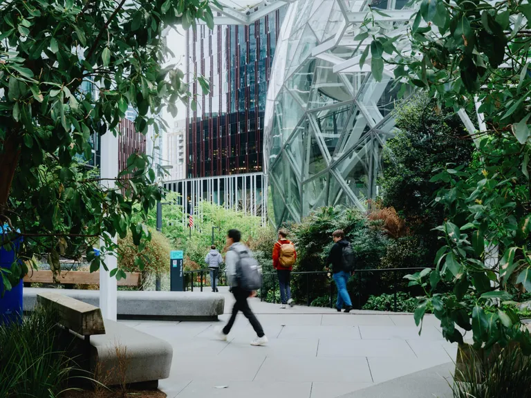 Amazoni Seattle'i peakontor. Firma tegevjuht Andy Jassy kirjutas töötajatele, et tehisaru enneolematu võidukäigu tõttu kaob järgmise paari aasta jooksul vajadus teatud töökohtade järele.