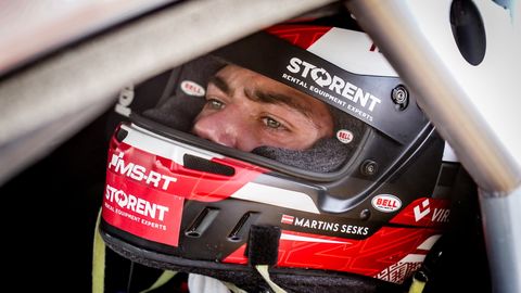 Komandas kļūdas dēļ Seskam Zviedrijas rallija ātrumposmos vairākas plīsušas riepas