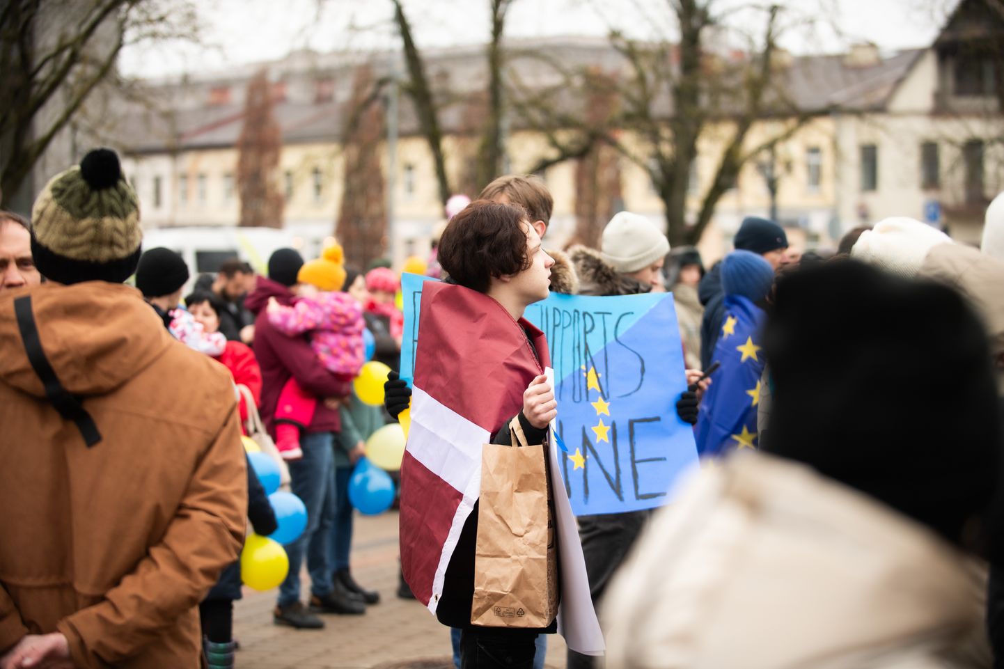Daugavpils iedzīvotāji piedalās Ukrainas atbalsta pasākumā