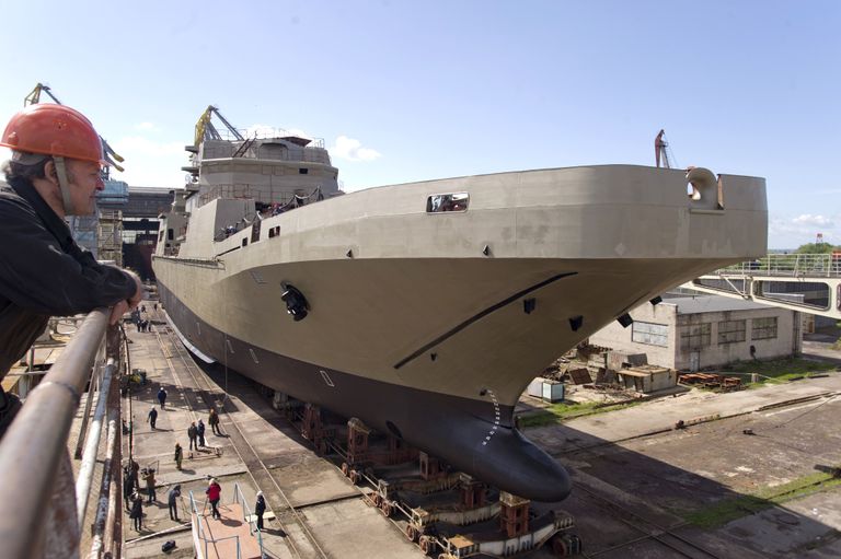Десантные корабли класса «Иван Грен» были предназначены для замены кораблей предыдущего поколения класса Ropucha. Строительство задерживалось, и на сегодняшний день было завершено только два таких корабля. На фото десантный корабль «Иван Грен» в доке Калининградской верфи «Янтарь» 18 мая 2012 года.