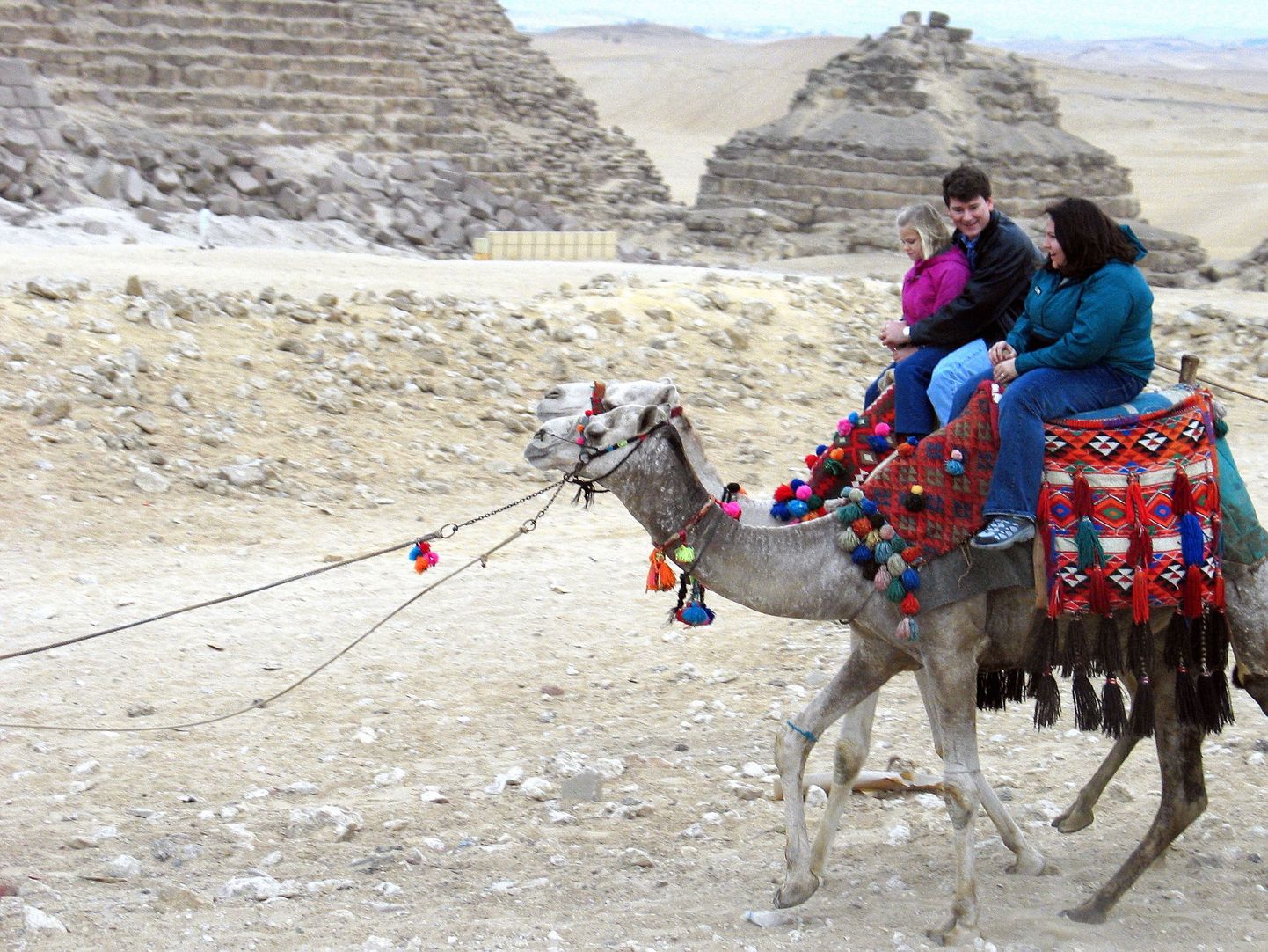 Egiptuse reisil saab ka püramiide külastada ja kaameliga sõita.