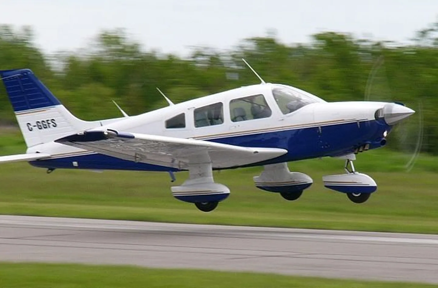 Piper Cherokee väikelennuk