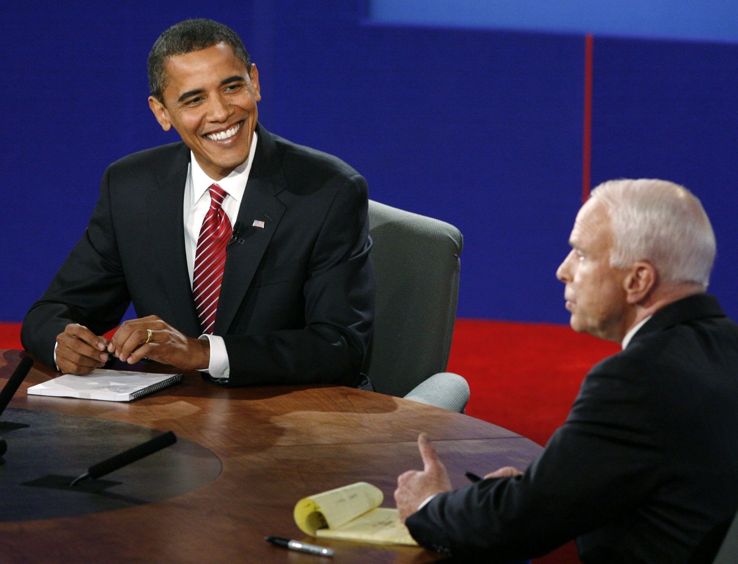 Barack Obama ja John McCain televäitluses.