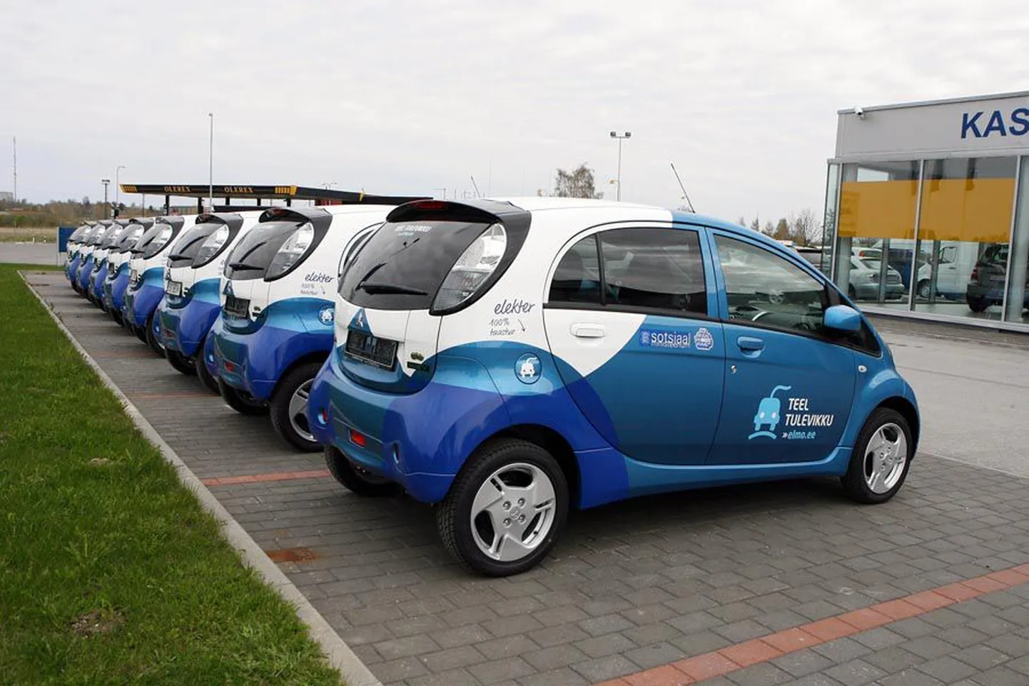 Sotsiaaltöötajate kasutusse antud elektriautod Mitsubishi i-MiEV.