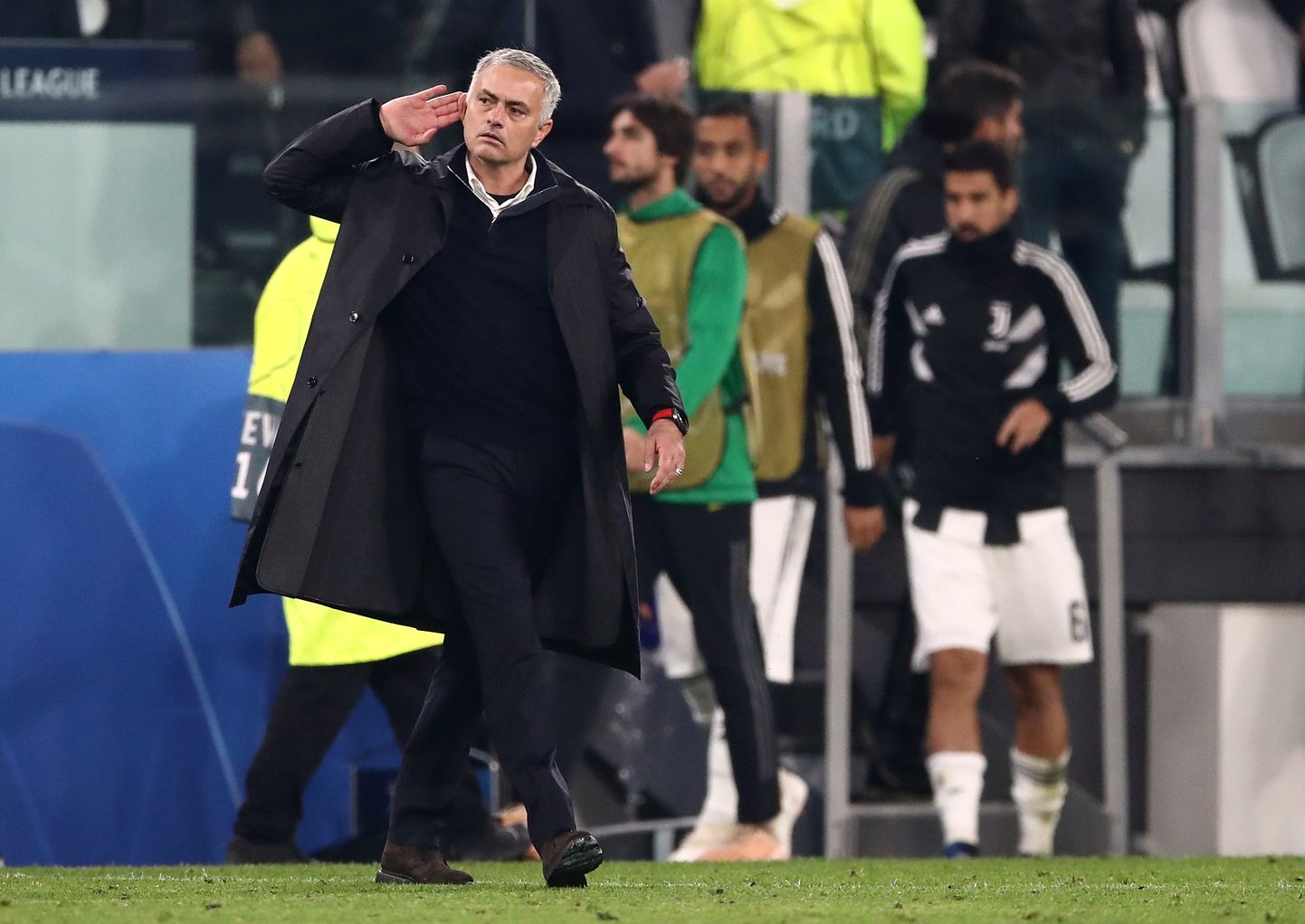 Manchester Unitedi peatreener Jose Mourinho küsib Torino fännidelt: kes on kõige kõvem mees?