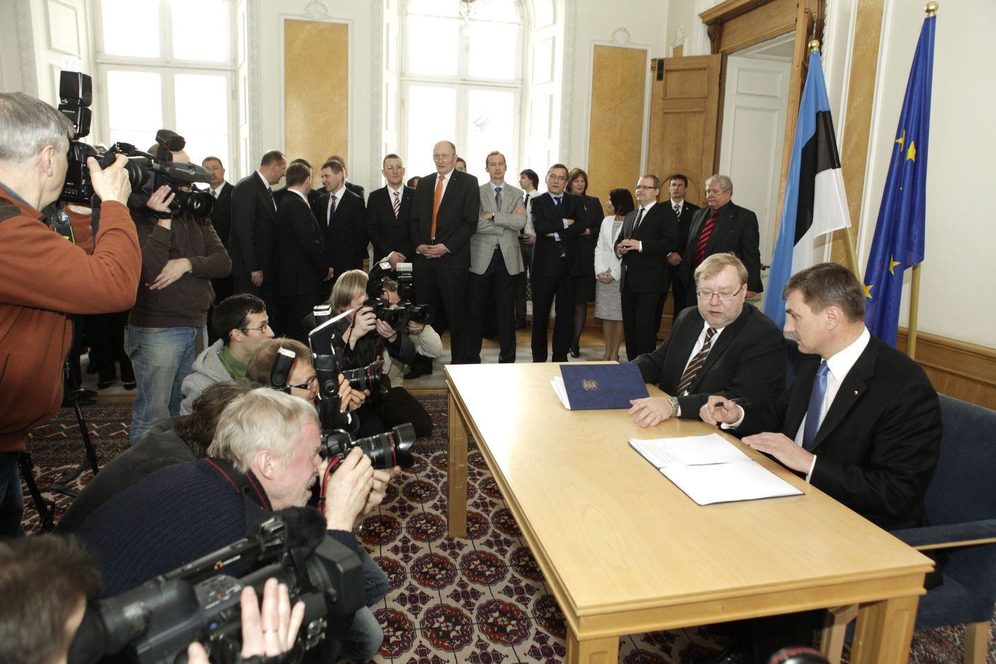 Võimuleppe allkirjastamine 2011. aasta kevadel
