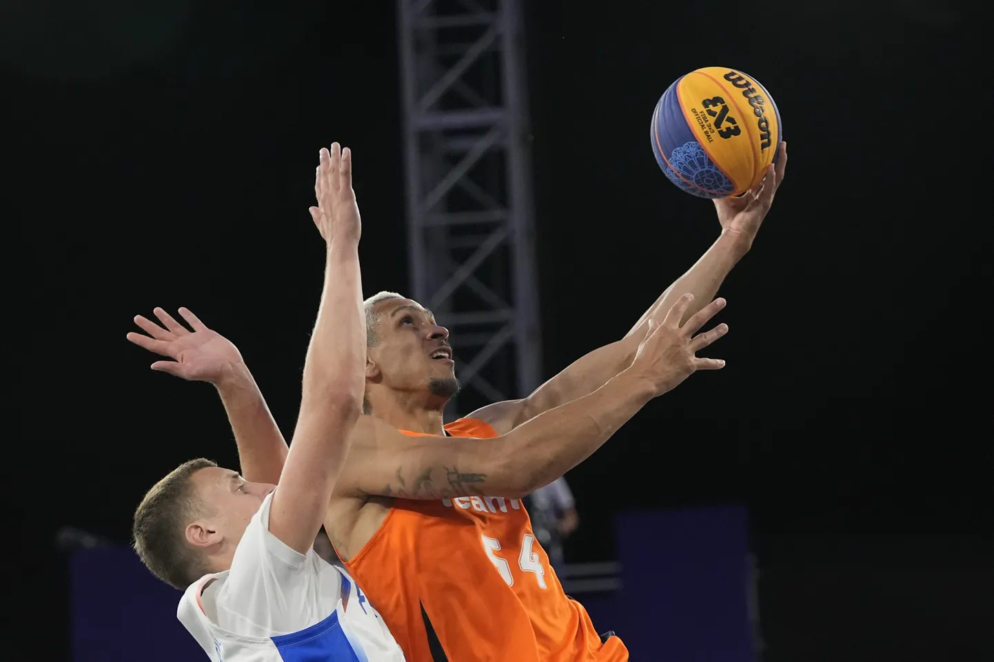Nīderlandes un Francijas 3x3 basketbolisti.