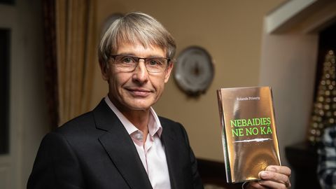 "Likt cietumā par joku ir atriebība." Rolands Priverts atklā