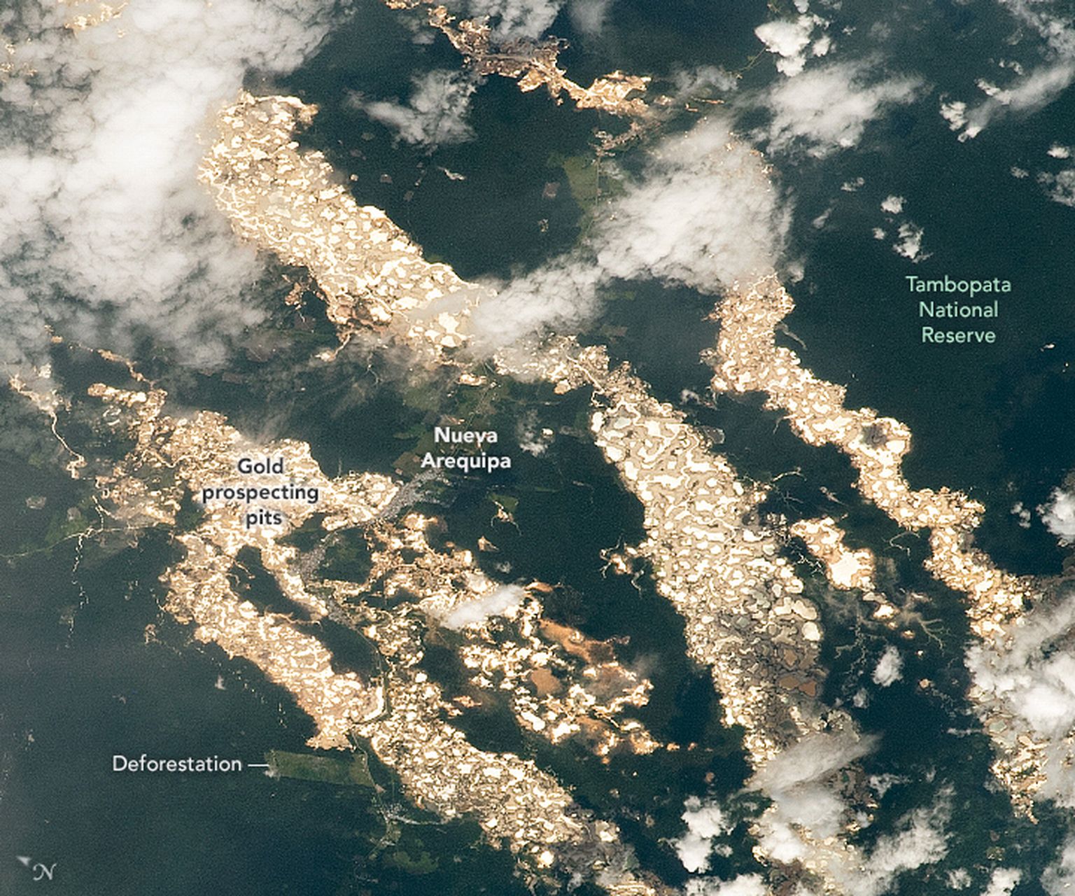Rahvusvahelises kosmosejaamas (ISS) 24. detsembril 2020 tehtud foto Peruu Madre de Dios osariigi vihmametsa alast. Tegemist ei ole kullajõgedega, vaid saastunud pinnasega, millelt peegeldub päikesevalgus