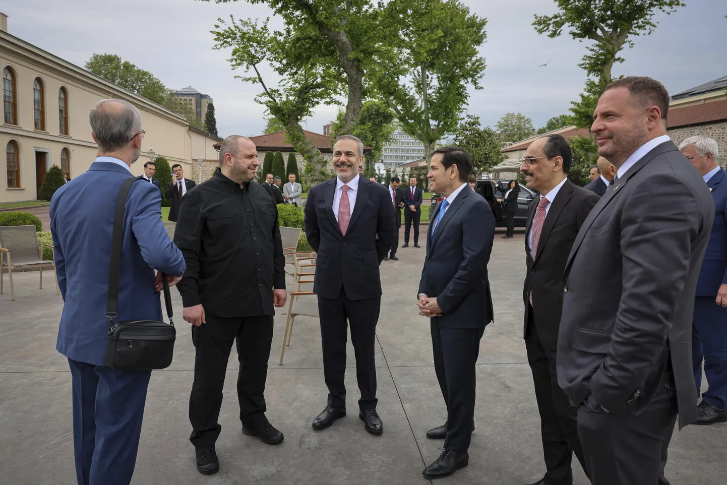 Vasakult Ukraina välisminister Andri Sõbiha, Ameerika Ühendriikide välisminister Marco Rubio, Türgi välisminister Hakan Fidan ning Ukraina presidendi kantselei ülem Andri Jermak.