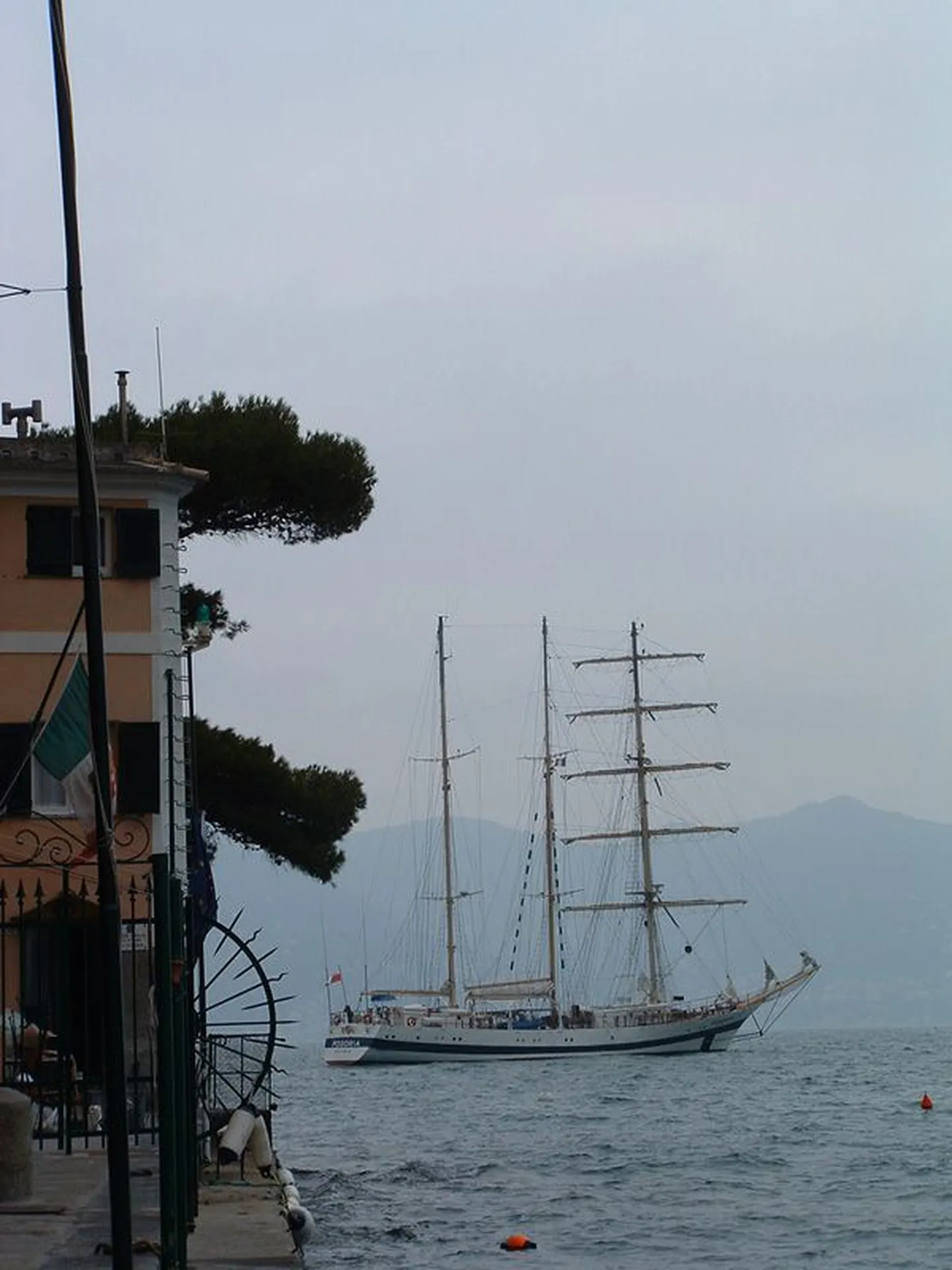 Pogoria Portofino sadamas 2006. aasta jaanuaris.