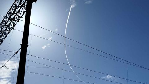 ФОТО ⟩ Самолет НАТО вырисовывал странные фигуры в небе над Западной Эстонией