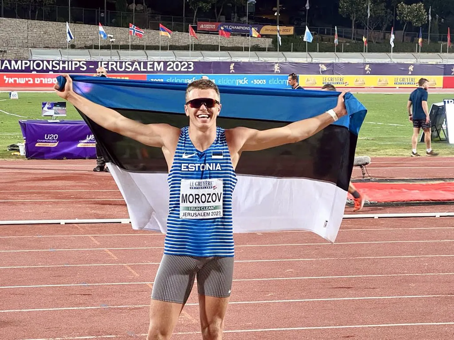 Viktor Morozov tähistamas Euroopa meistriks tulemist Jeruusalemma staadionil.
