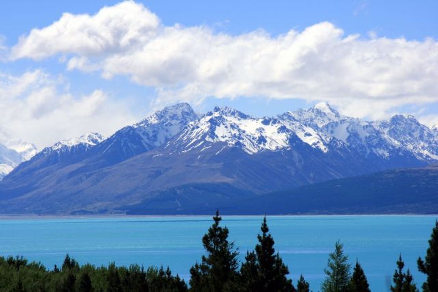 Mäed ja Pukaki järv Uus-Meremaa Lõunasaarel.