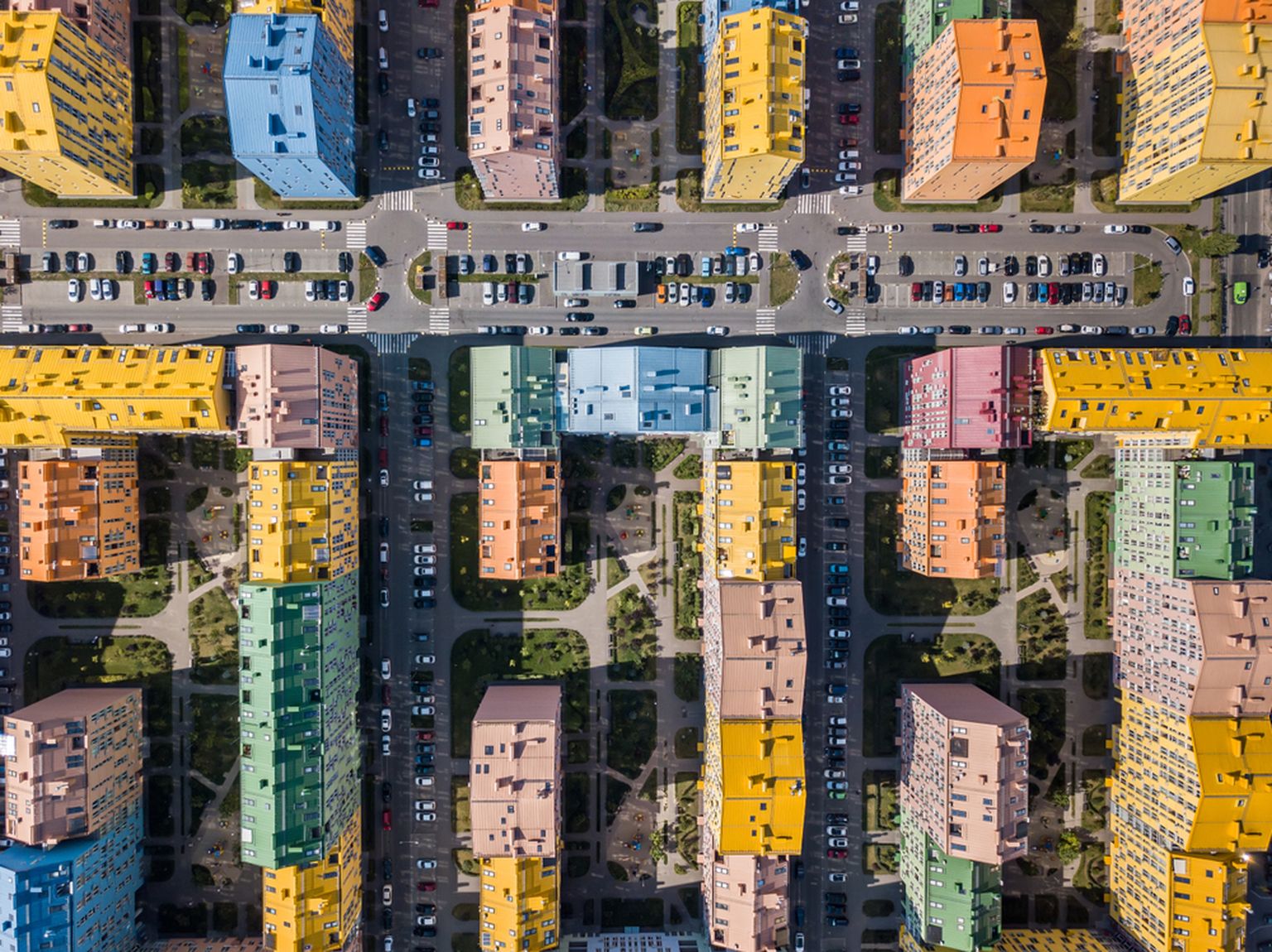 Kiievi äärelinna värvikirevad majad on sümbioos hallist minevikust ja eesseisvast helgest tulevikust.