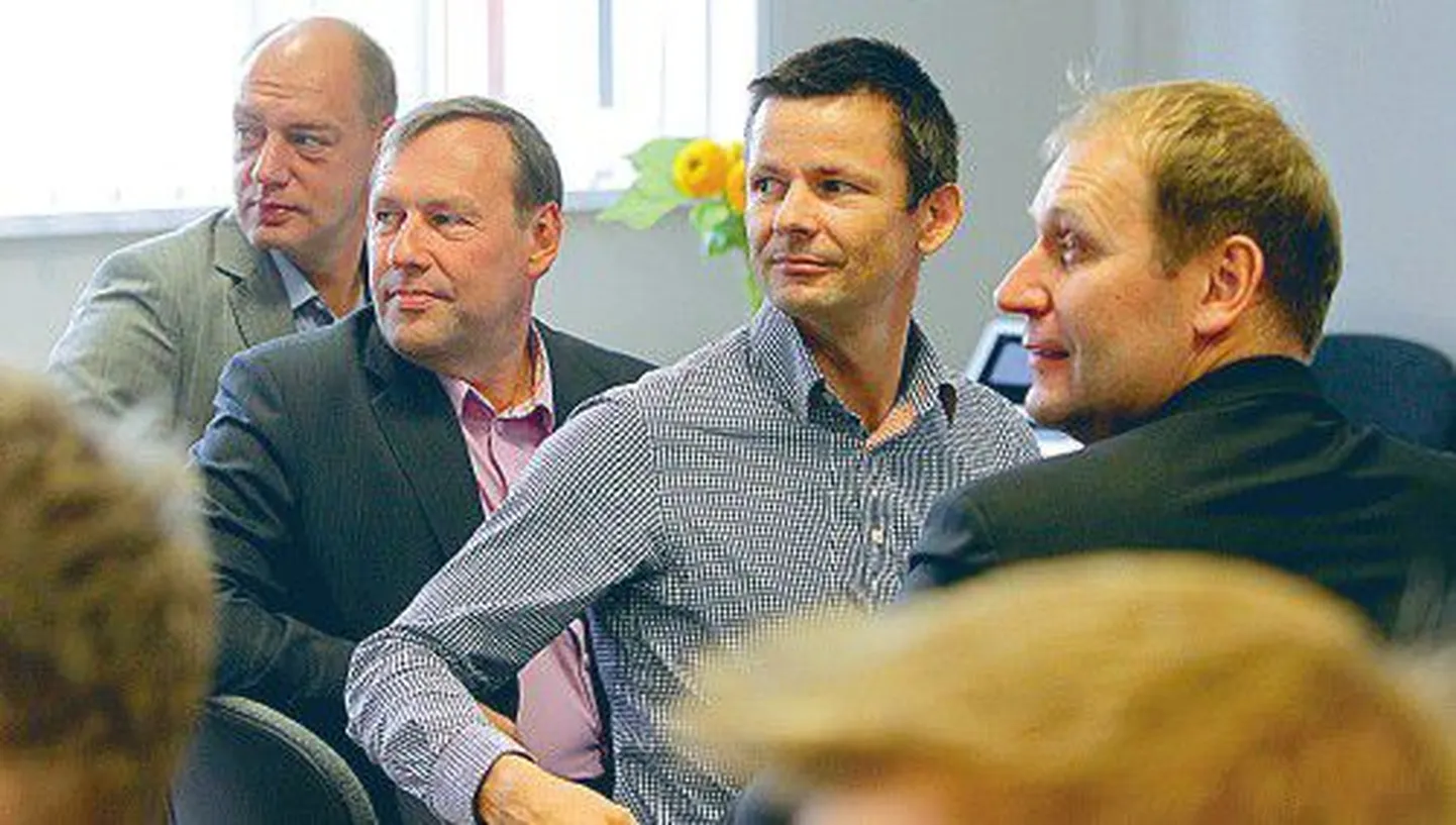 Smart City Labi avakonverentsil jagasid mõtteid ka IT-vi­sionäär Linnar Viik (vasakult), EMT tehnoloogiadirektor Tiit Tammiste, Regio juhatuse liige Teet Jagomägi ja linnapea Urmas Kruuse.