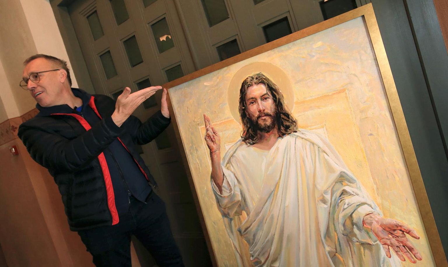 AAPO PUKK taipas maalima hakates, et lõppude lõpuks sünnib maalil olev Kristus ikkagi tema enda seest.