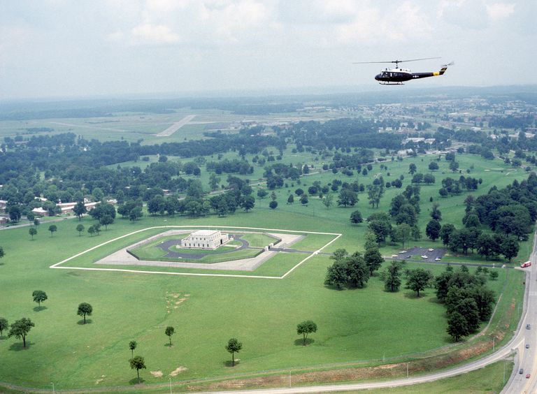 Just niisugune näeb Fort Knox välja õhust. Taamal paistab sõjaväe lennuväli.
