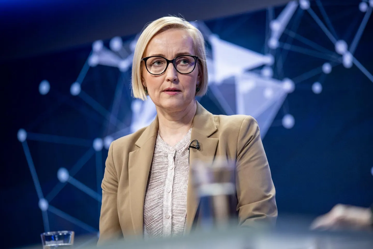 Tuleb tunnistada, et väga paljude 10–11 õpilasega koolide pidamine käib meil siiski üle jõu, tõdes haridus- ja teadusminister Kristina Kallas. Praegu on valitsus pannud piiri, et 20–30 õpilasega koole kinni panna ei tahaks, et võimalus õppida kodu lähedal säiliks.