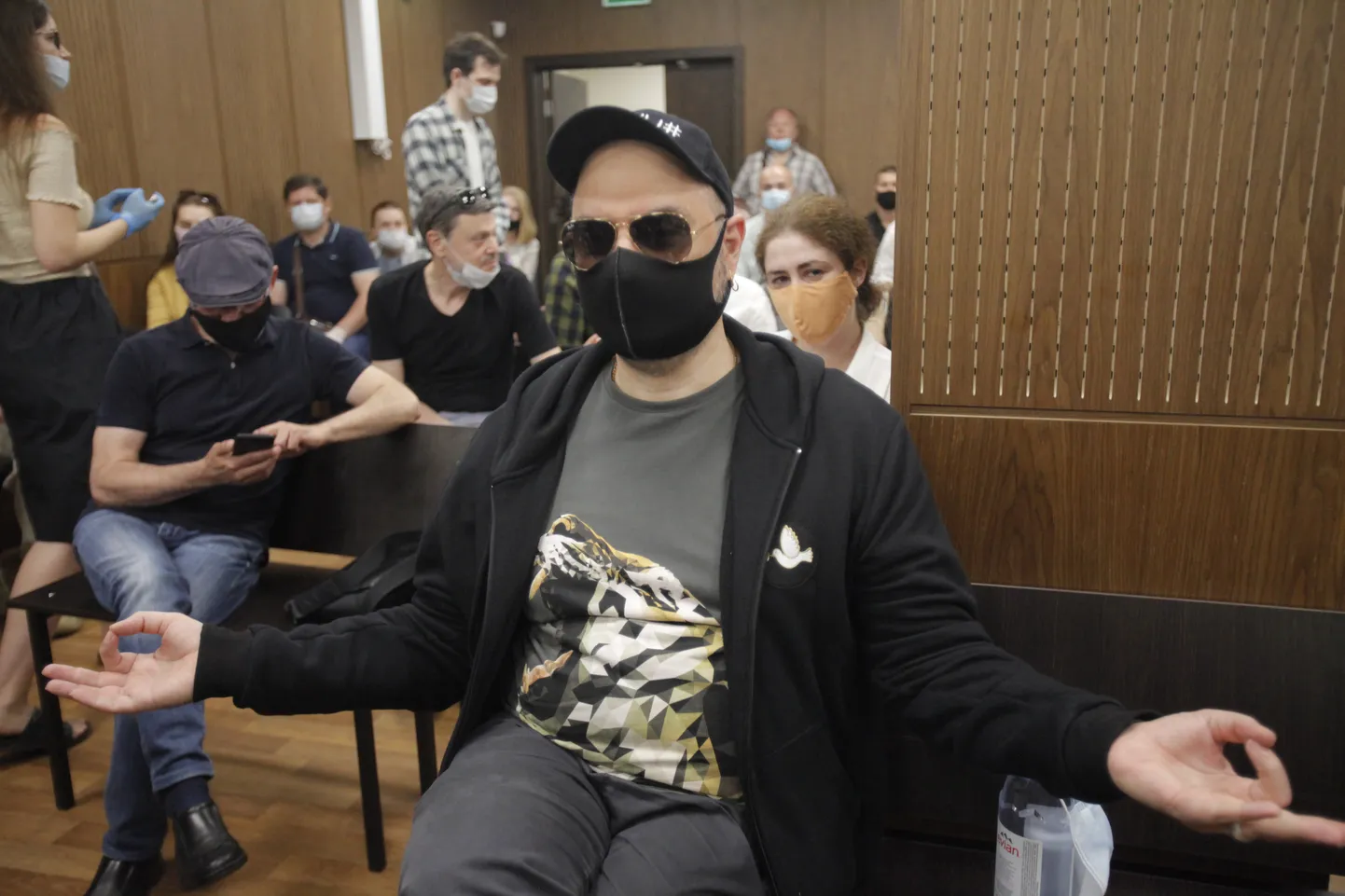 Vene filmi- ja teatrilavastaja Kirill Serebrennikov kohtuistungi eel Moskvas 26. juuni 2020.