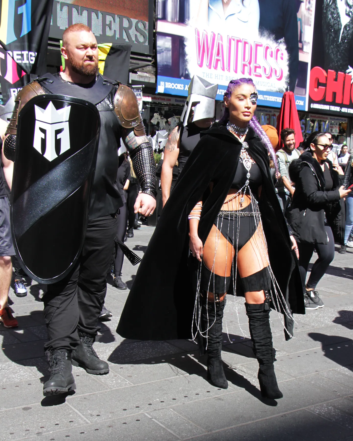 Islandi vägilane Hafþór Júlíus Björnsson (vasakul) alias Gregor Clegane.