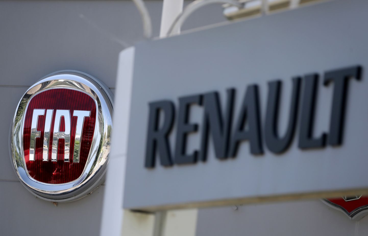 Fiati ja Renaulti logod.