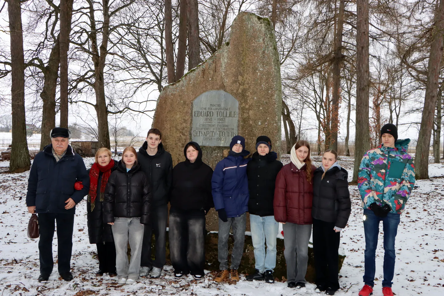 Mälestussamba juurde kogunenud õpetajate ja õpilaste sõnul on tähtis, et traditsioon jätkuks.