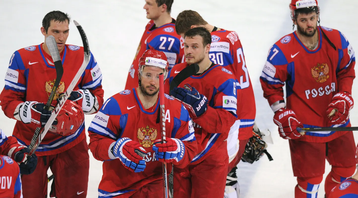Сборная России после неудачного матча с американцами на ЧМ по хоккею.