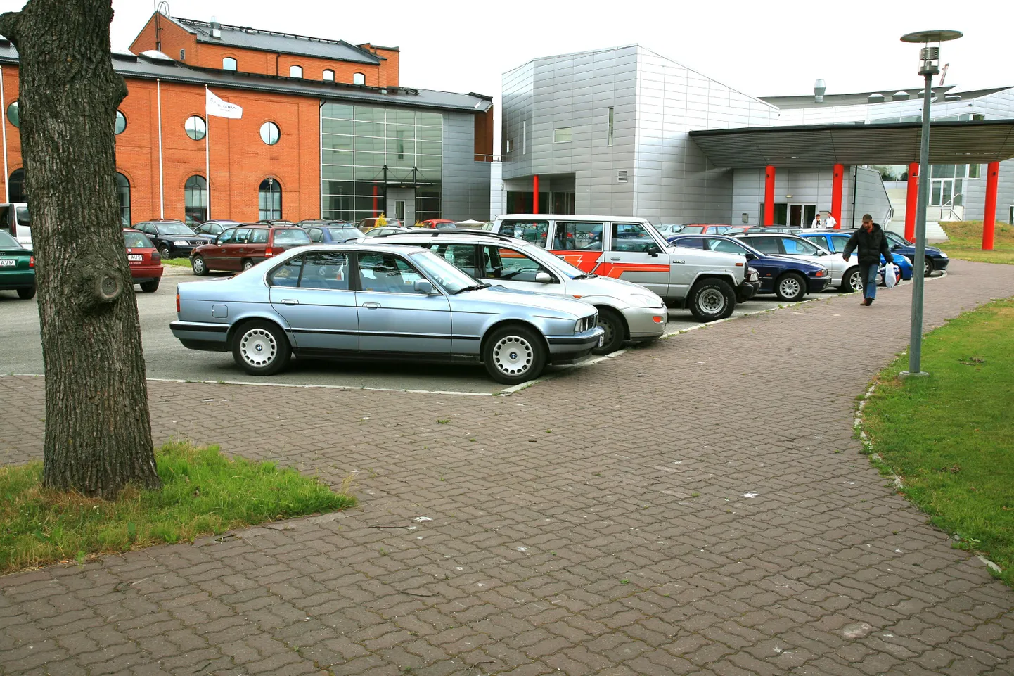 Tartu ülikooli Pärnu kolledž.