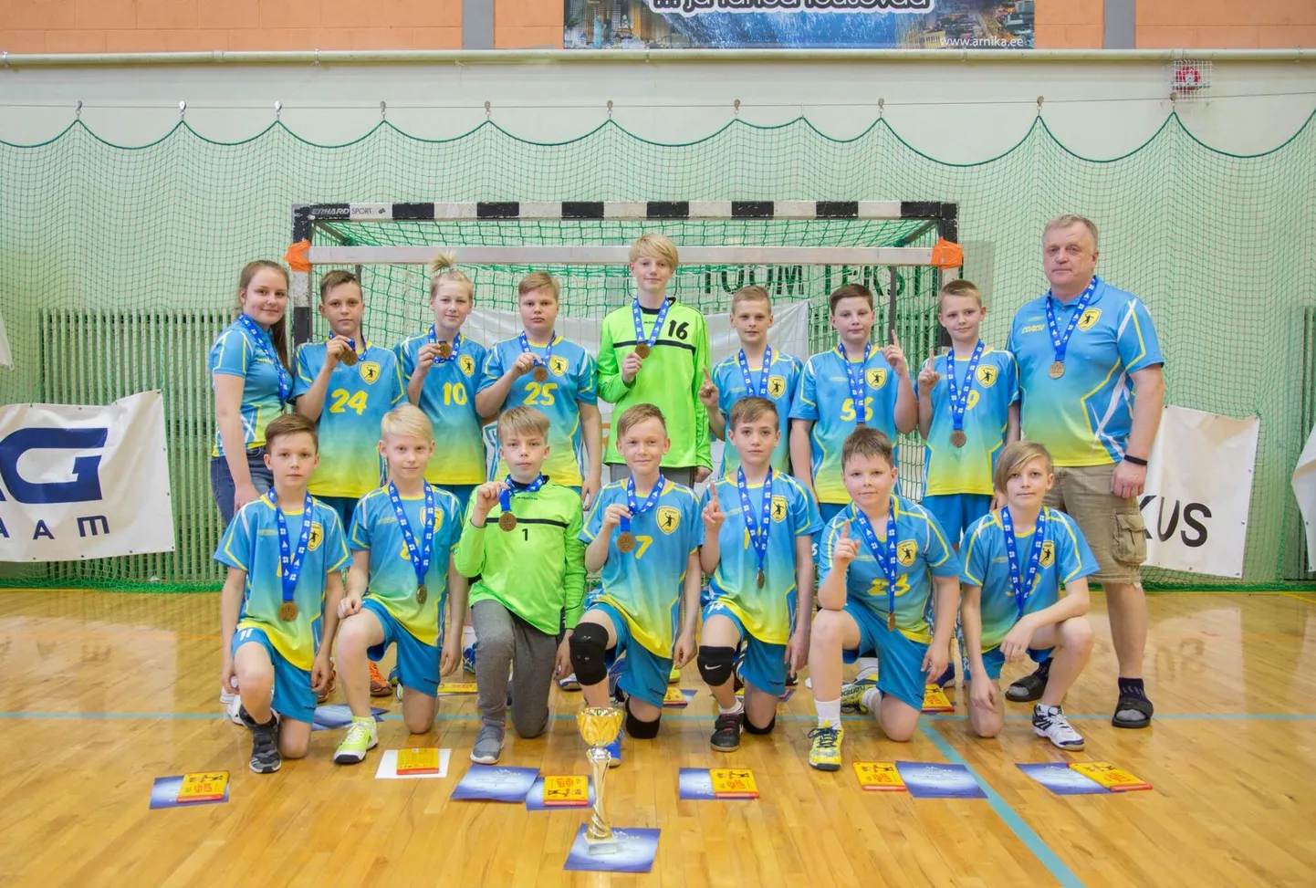 Võidukas HC Pärnu tiim. Tagareas vasakult: treener Merili Heinla, Karl-Vahur Vahemets, Kaspar Timusk, Oskar Viin, Averi Hännile, Jan-Bret Maiste, Gregor Jegorov, Raian Kuusk ja treener Toomas Heinla. Esireas vasakult: Gerrit Järv, Gregor Soomets, Henri Mitt, Samuel Einbaum, Rasmus Koel, Kristjan Heinla ja Kristofer Põld.