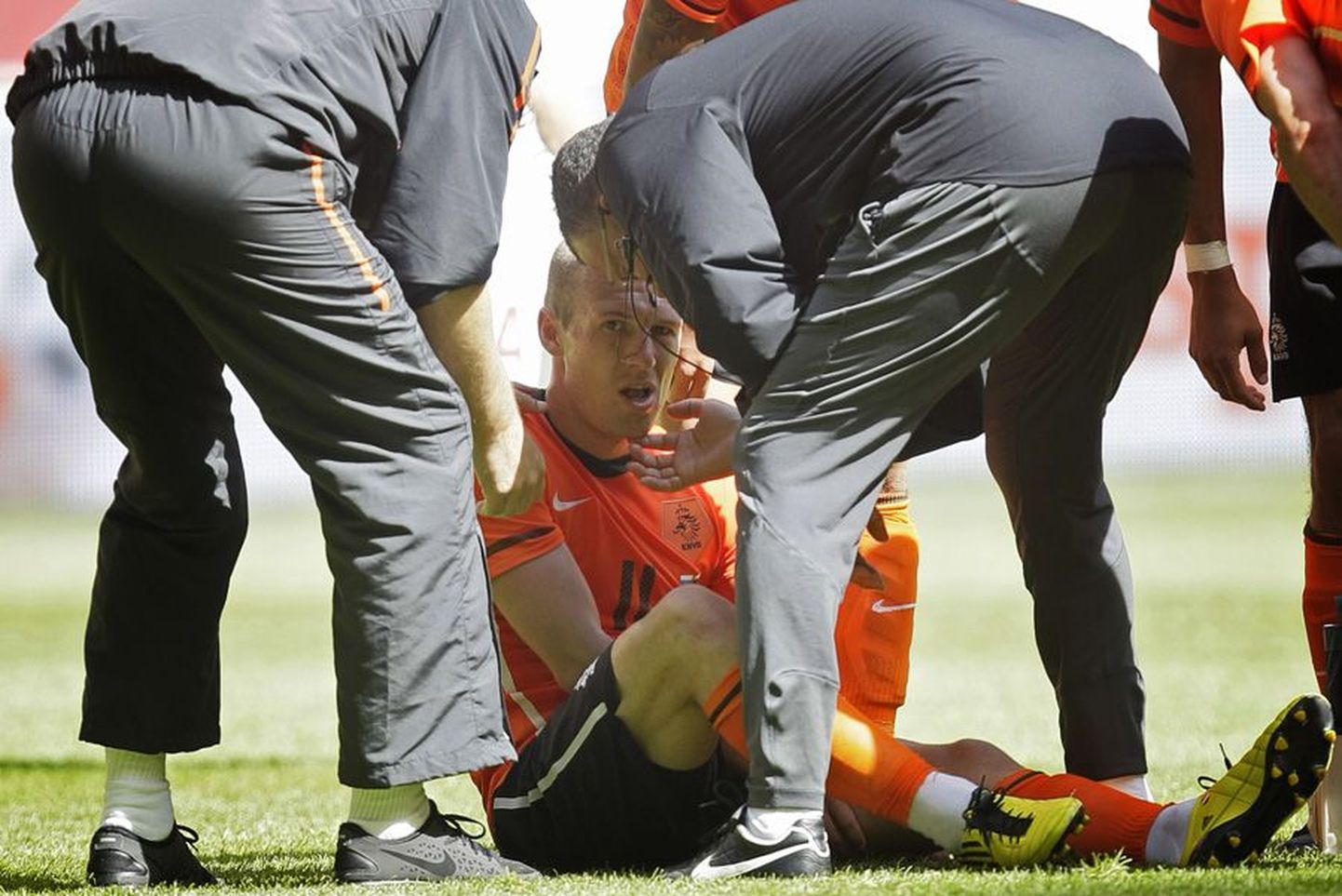 Arjen Robbeni koondises saadud vigastus maksis Hollandi jalgpalliliidule sõprusmängu Robbeni klubi Müncheni Bayerniga.
