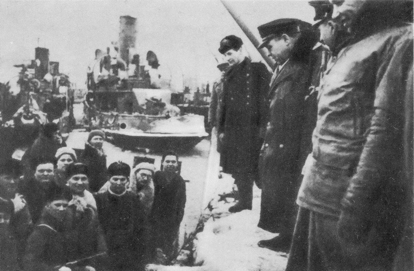 Balti laevastiku dessantlased enne maabumist Merikülas.