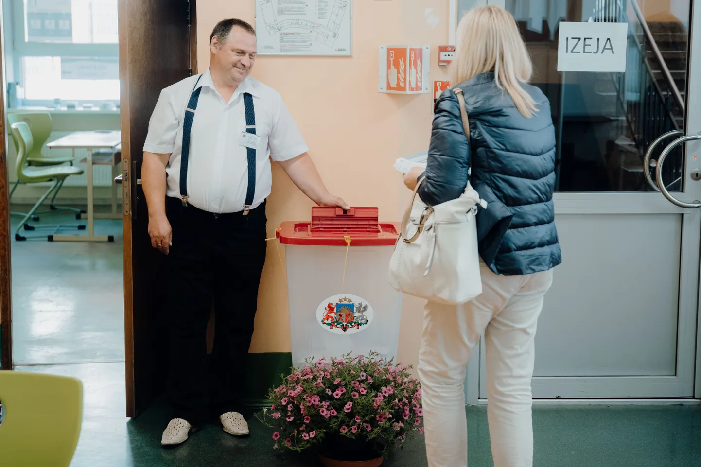 В Латвии проходят выборы в Европарламент