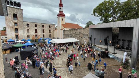 PILDID ⟩ Lossipäev tõi saja-aastasesse Põltsamaa linna rahvast nii lähemalt kui kaugemalt